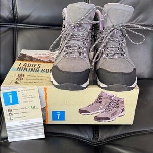 Adventuridge Ladies Hiking Boots Gray Black sz 7 Leather Upper